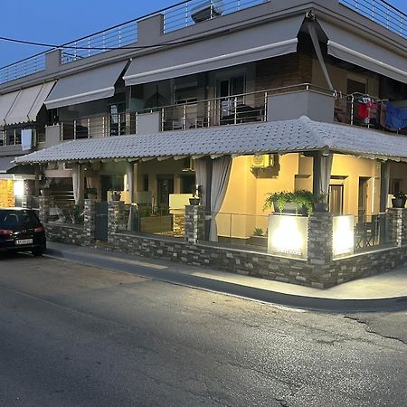 Avra Comfort Rooms - Family Nea Poteidaia Buitenkant foto