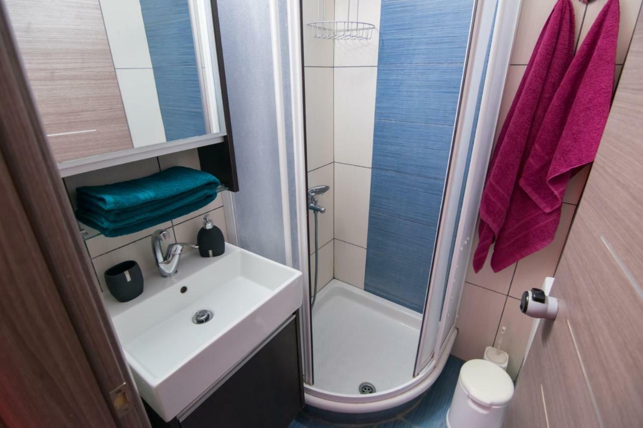 Avra Comfort Rooms - Family Nea Poteidaia Buitenkant foto