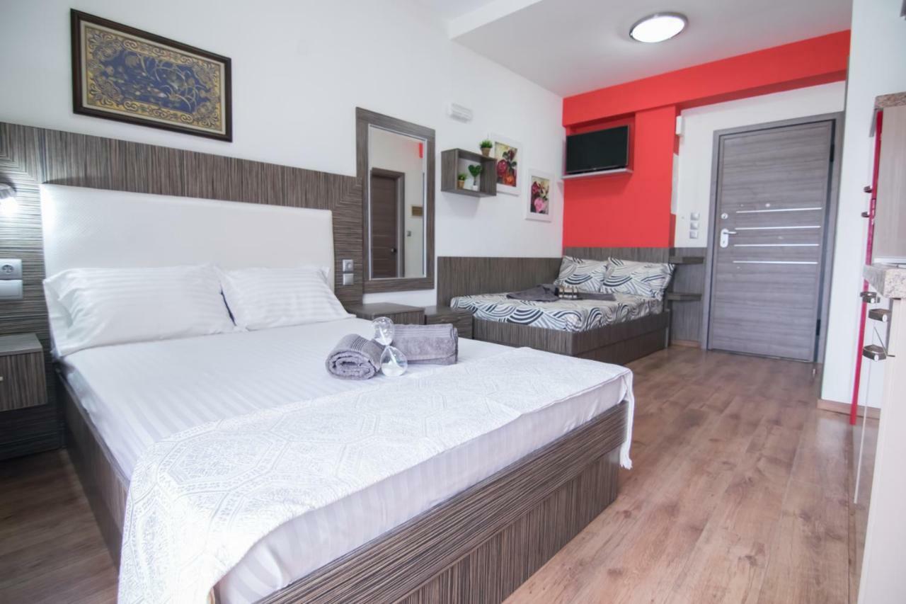Avra Comfort Rooms - Family Nea Poteidaia Buitenkant foto